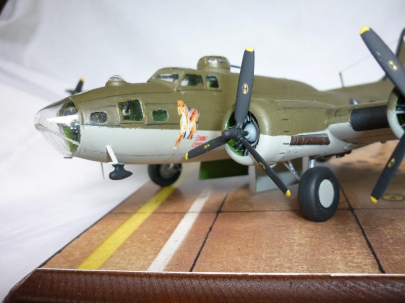 Academy 1/72 B-17F - B-17 - IModeler