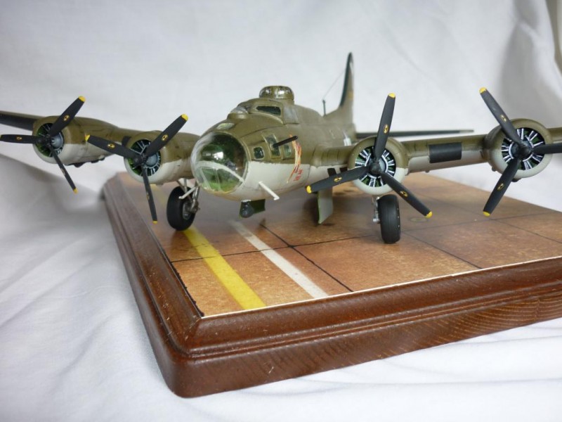 Academy 1/72 B-17F - B-17 - IModeler