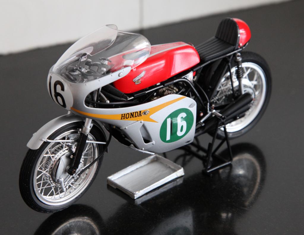 Tamiya 1:12 Scale Honda RC166 250-6 Cyl GP Racer Premium Model Kit # 14113*5200 