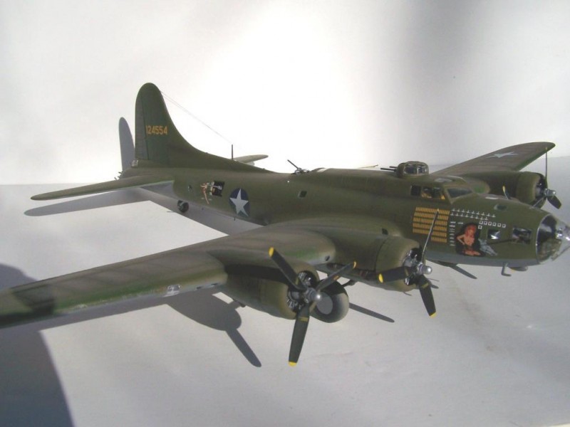 Pacific Fortress-a Big 'un... - 1/48 B-17 Monogram - iModeler