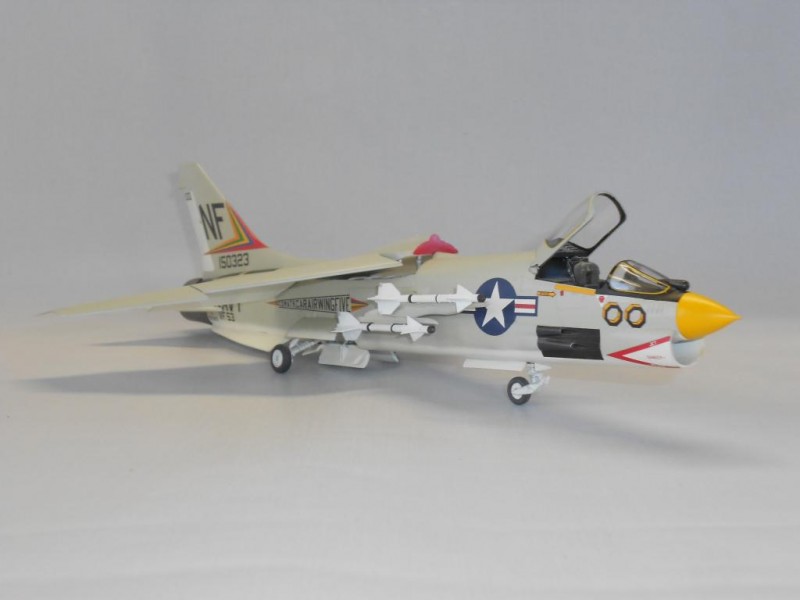 Monogram 1/48 F-8E Crusader - F-8 - iModeler