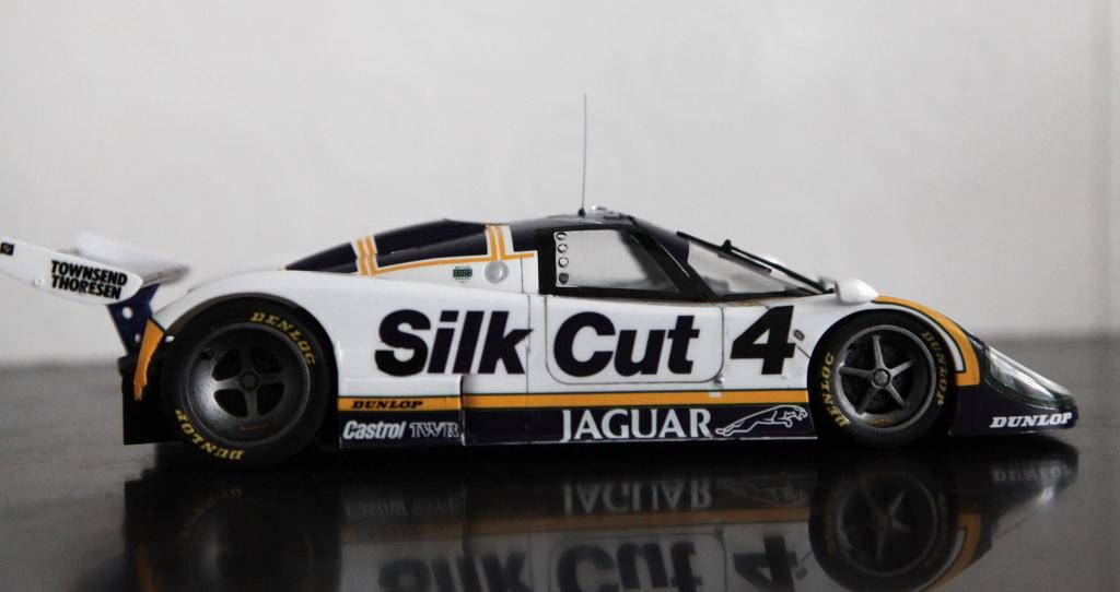 Hasegawa 20418 1/24 Group C Car Model Kit Team Silk Cut Jaguar XJR-8 Sprint Type