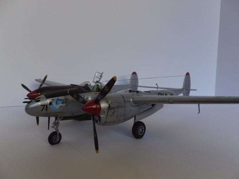 Revell 1/48 P-38 Lightning - iModeler