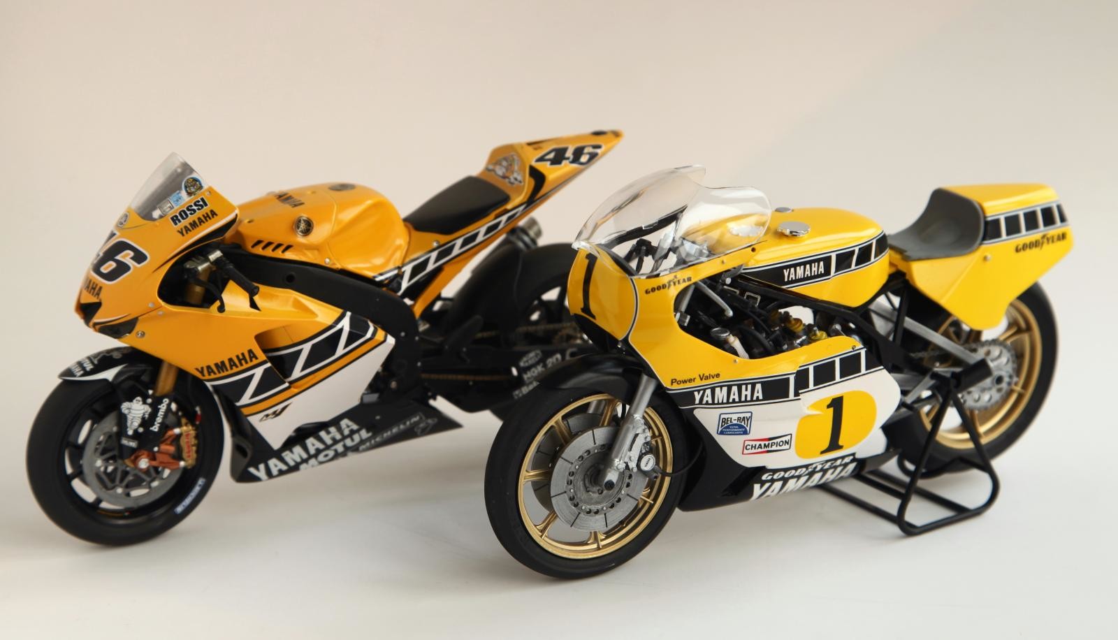 1:24 Yamaha YZR OW23 500cc WC 1975 rider G.Agostini GP bike Toy model motorcycle
