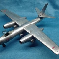 TAMIYA #PA1015 1/100 Cold War Bomber Ilyushin Il-28 Beagle USSR 