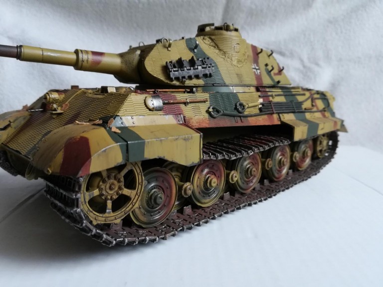 King Tiger in autumn - 1/35 Hobby Boss Königstiger - iModeler