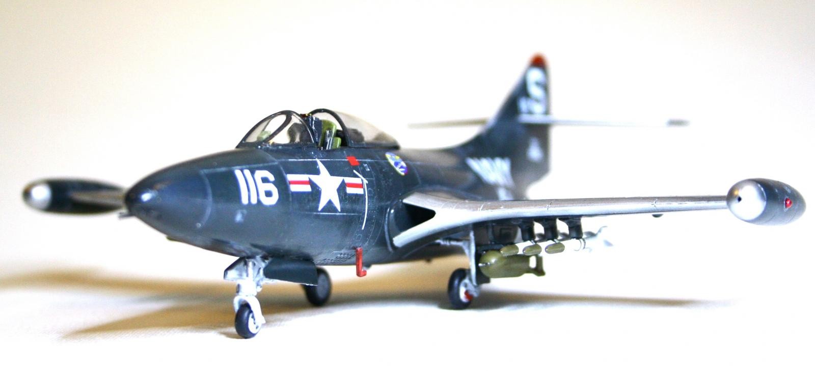 Neil Armstrong's F9F-2 Panther – Hobby-Boss 1/72 - Hobby Boss