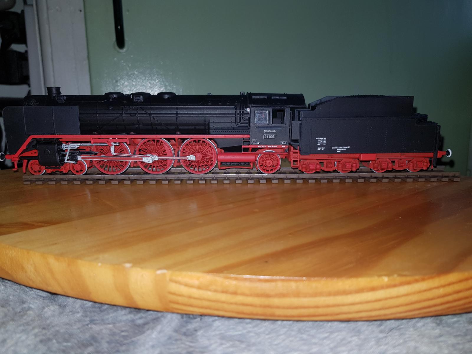 1/87 Revell BR01 Express Locomotive - Locomotives - iModeler