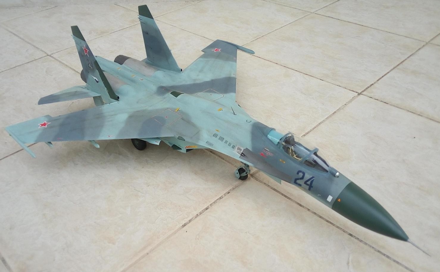 Why are Russian Flanker (Su-27, 30, 32, 35) fighter jets so huge