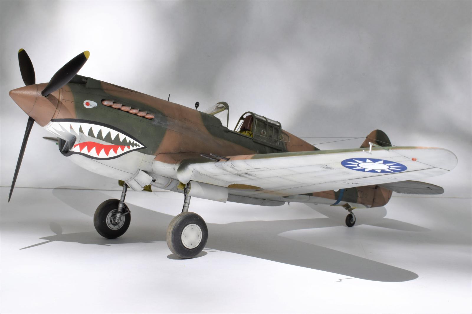 Shark! 1/32 Great Wall Hobby Curtiss Hawk H81 - Hawk 81 P-40