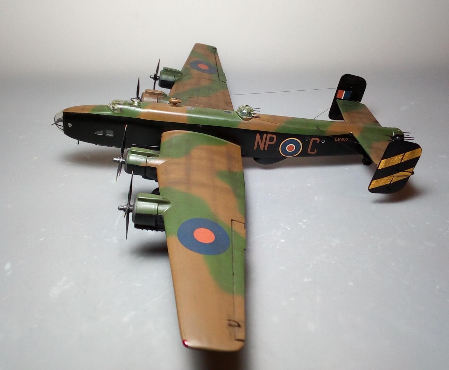 Airfix 1/72 Halifax B.III - Handley Page Vintage - IModeler